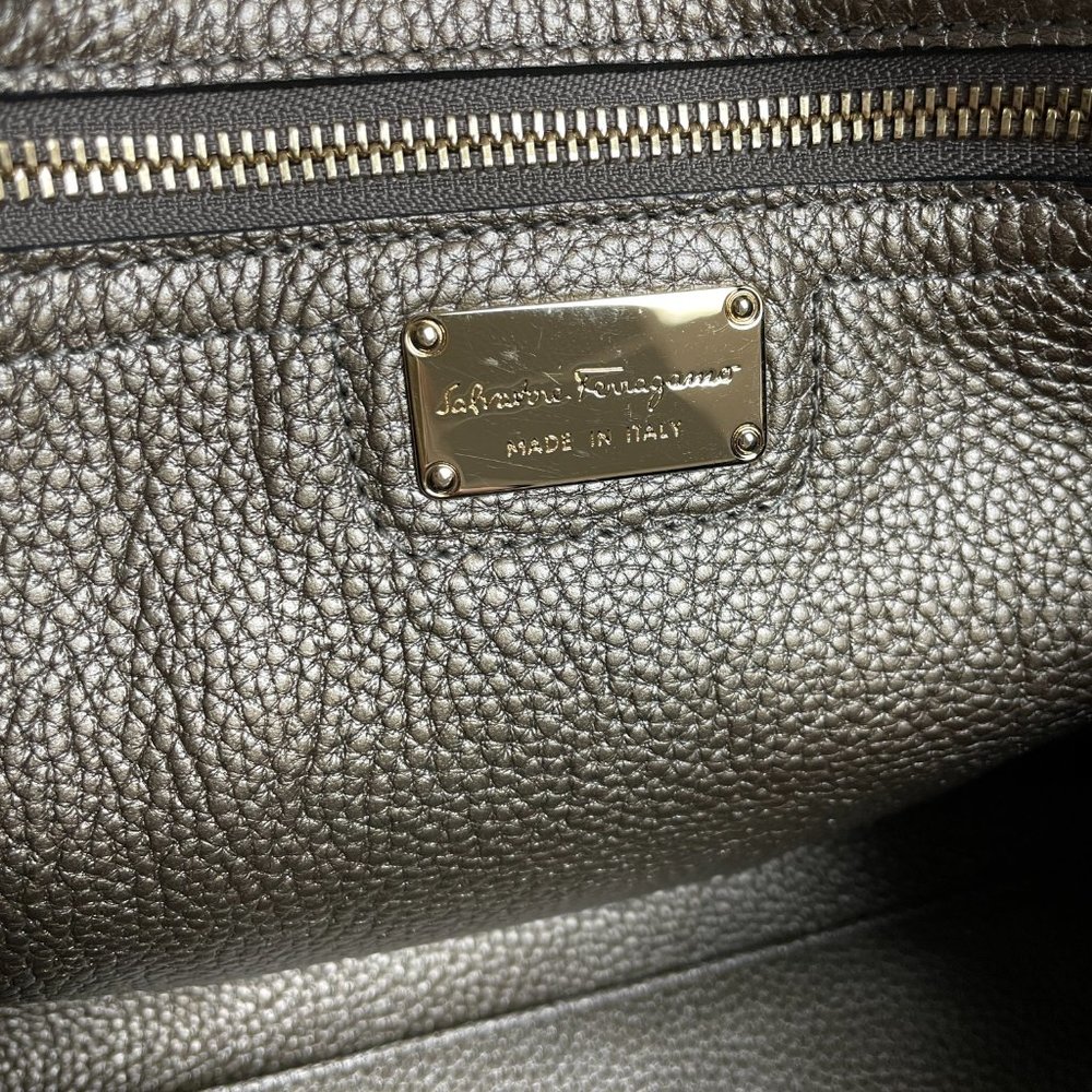 NWT Salvatore Ferragamo Amy Medium Gancio Tote Bag - Picture 15 of 15